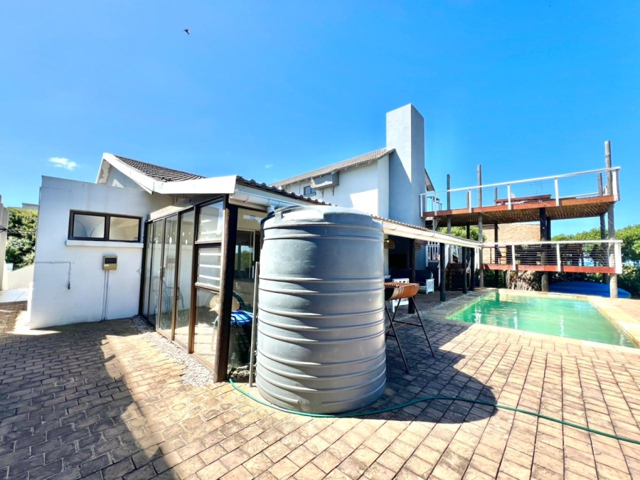 5 Bedroom Property for Sale in Paradise Beach Eastern Cape